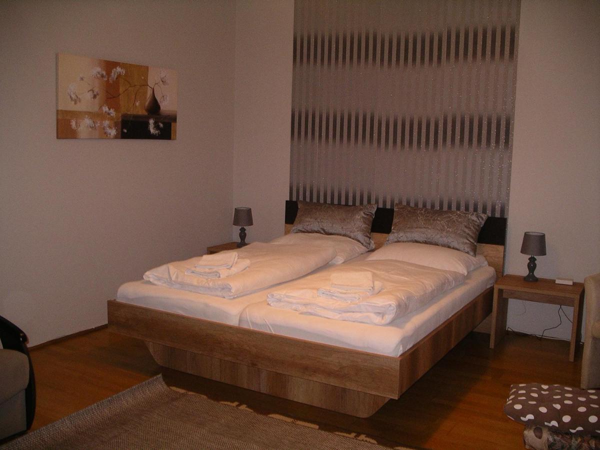 Centrum 2 Apartmanok Heviz Ngoại thất bức ảnh