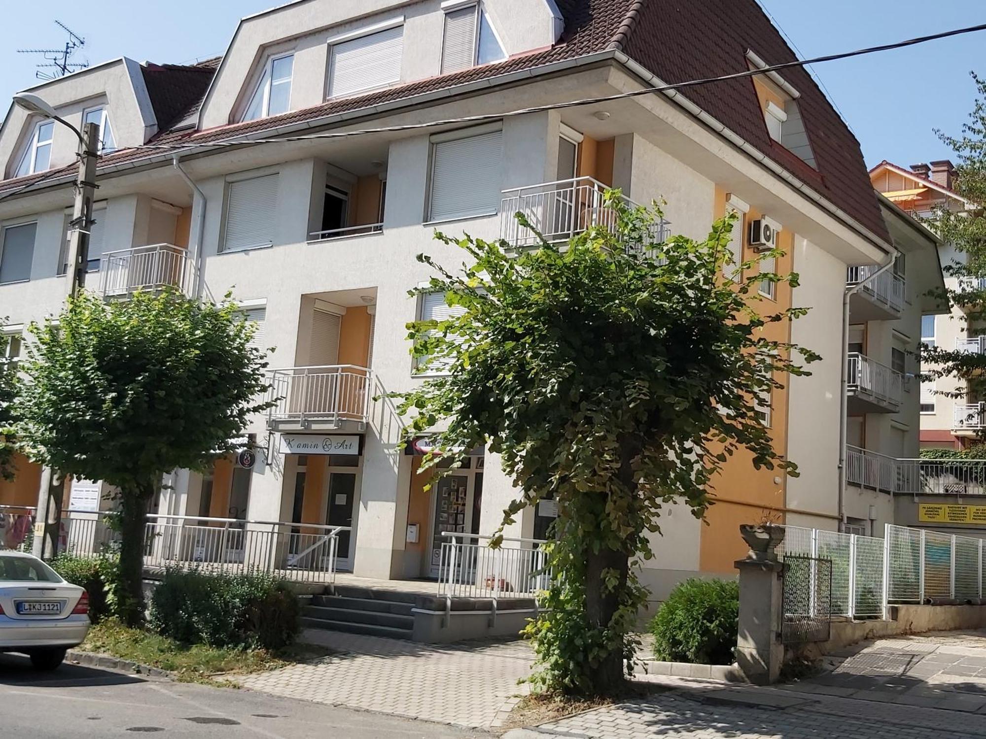 Centrum 2 Apartmanok Heviz Ngoại thất bức ảnh
